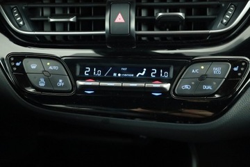 Toyota C-HR I Crossover Facelifting 1.8 Hybrid 122KM 2021 Toyota C-HR 1.8 Hybrid, Salon Polska, zdjęcie 9