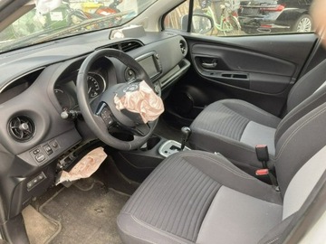 Toyota Yaris III 2018 Toyota Yaris Hybrid 1.5 VVT-i Model 2019 Salon PL, zdjęcie 13