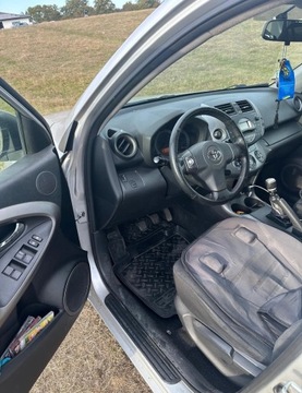 Toyota RAV4 II 2005 TOYOTA RAV 4 III 2.2 D 4WD 177 KM, zdjęcie 1