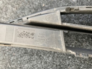 OPEL CORSA E 13432002 MŘÍŽKA STŘEDNÍ  NÁRAZNÍKU