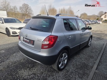 Skoda Fabia II Hatchback Facelifting 1.2 TSI 85KM 2011 Skoda Fabia SCOUT 1.2 Benzyna 86KM Serwis ASO 1.2 Benzyna 86KM, zdjęcie 4