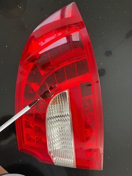 Lapma Tył Prawa uszkodzone szkło z demontażu-elek sprawna Skoda superb 2012