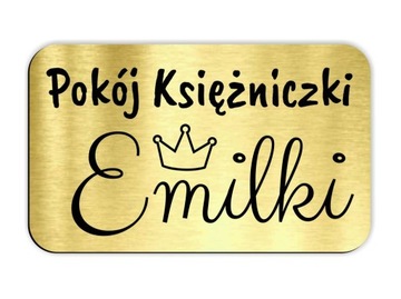 podklejona TABLICZKA NA DRZWI z imieniem dziecka