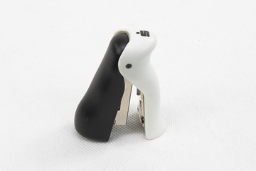 Zszywacz biurowy pingwin 7×5,5cm czarno biały 26/6