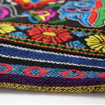 Torba na ramię z etnicznym haftem plemiennym, czerwona, 28,5 cm