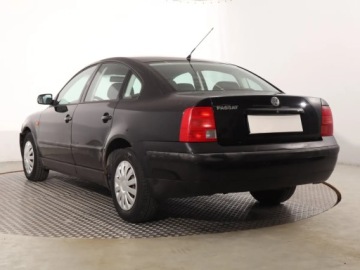 Volkswagen Passat B4 Kombi 1.6 100KM 1997 VW Passat 1.6, Klima, zdjęcie 3