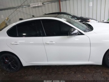 Alfa Romeo Giulia II Sedan Facelifting 2.0 Turbo 280KM 2020 Alfa Romeo Giulia Ti Sport 2020 2.0 Benzyna 280KM, zdjęcie 6