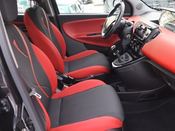 Lancia Ypsilon IV Hatchback 5d 1.2 8v 69KM 2013 Lancia Ypsilon 1.2, Salon Polska, Serwis ASO, zdjęcie 8