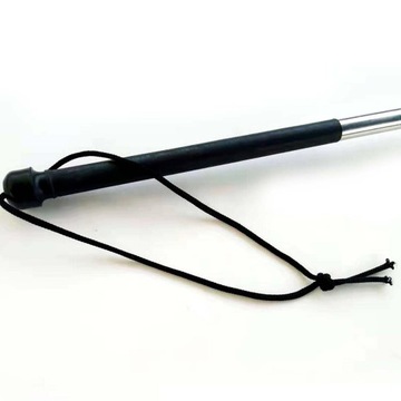 Многофункциональный музыкальный инструмент с барабанными палочками.