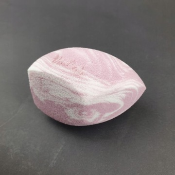 ГУБКА ДЛЯ МАКИЯЖА DENI CARTE НАРЕЗАННЫЙ БЛЕНДЕР