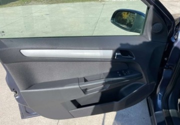 Opel Astra J Hatchback 5d 1.6 Twinport ECOTEC 115KM 2009 Opel Astra Opel Astra 1.6 Benzyna 115KM, zdjęcie 12