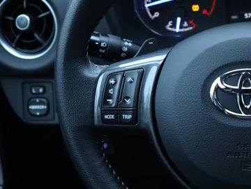 Toyota Yaris III Hatchback 5d Facelifting 2017 1.5 Dual VVT-iE 111KM 2020 Toyota Yaris 1.5 Dual VVT-i, Salon Polska, zdjęcie 17