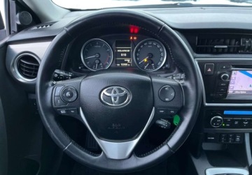 Toyota Auris I Hatchback 3d Facelifting 1.6 Valvematic 132KM 2013 Toyota Auris kamera , nawigacja 1.6 Benzyna 132KM, zdjęcie 18