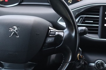 Peugeot 308 II SW Facelifting 1.6 BlueHDi 120KM 2018 Peugeot 308 1.6 BlueHDi, Salon Polska, Serwis ASO, zdjęcie 17