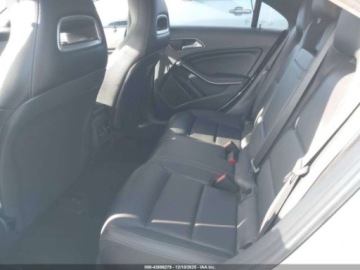 Mercedes CLA C117 2017 Mercedes-Benz CLA 2017 r., 2,0L 250 4MATIC 2.0 Benzyna 208KM, zdjęcie 9