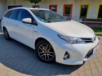 Toyota Auris II Touring Sports Hybrid 135 136KM 2014 Toyota Auris Auri II Hybrid Edition Sport Pelen serwis ASO Ladny 1.8, zdjęcie 1