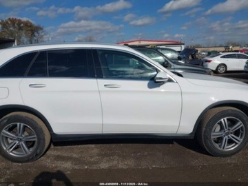Mercedes GLC C254/X254 2022 Mercedes-Benz GLC 300 4Matic 2022 2.0L 2.0 Benzyna 255KM, zdjęcie 6