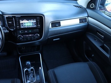 Mitsubishi Outlander III SUV Facelifting 2017 2.0 150KM 2017 Mitsubishi Outlander 2.0, Salon Polska, zdjęcie 7