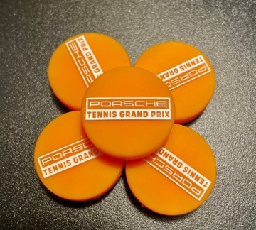 Okolicznościowy tłumik z turnieju Porsche Tennis Grand Prix 2024