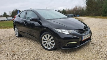 Honda Civic IX Hatchback 5d 2.2 i-DTEC 150KM 2011 Honda Civic 2.2 iDTEC 150KM # Climatronic # Kamera, zdjęcie 2