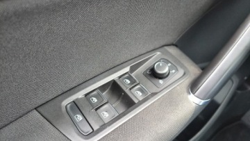 Volkswagen Touran III 2.0 TDI 150KM 2022 Volkswagen Touran 2.0TDI 150KM Automat ACC ASO Iwl, zdjęcie 33