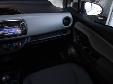 Toyota Yaris III Hatchback 5d Facelifting 2017 1.0 VVT-i 72KM 2019 Toyota Yaris 1.0 VVT-i, Klima, zdjęcie 7