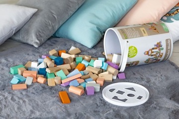 DREWNIANE KLOCKI Z SORTEREM KSZTAŁTÓW WIADERKO 100 SZT ECOTOYS