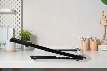 GILOTYNA DO PAPIERU NOŻOWA FORMAT OD A4-B7 METALOWA,WYTRZYMAŁA,REGULOWANA