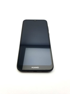 Смартфон Huawei Y5 2019 года.