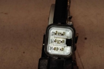 ZVEDÁK OKNO PRAVÝCH PŘEDNÍCH DVEŘE CITROEN C-CROSSER (EP_) 802210