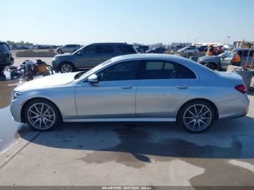 Mercedes Klasa E W213 2022 Mercedes-Benz Klasa E 350 4Matic 2022 2.0l 2.0 Benzyna 255KM, zdjęcie 2