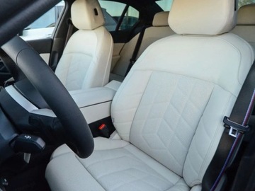 BMW Seria 5 G90-91 Touring 2.0 520d 197KM 2025 BMW Seria 5 520d xDrive Sport Sedan 2.0 (197KM) 2025, zdjęcie 5