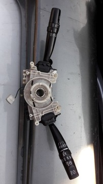 AVENSIS T22 PŘEPÍNAČ KOMBINOVANÝ SVĚTEL