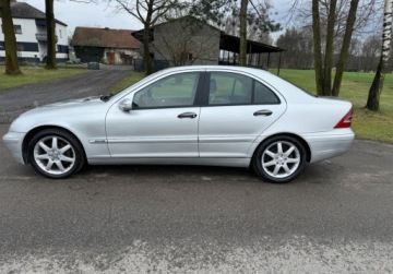 Mercedes Klasa C W203 Sedan W203 2.1 (C 200 CDI) 116KM 2003 Mercedes-Benz Klasa C Dwa komplety kol 2.1 Diesel 116KM, zdjęcie 5
