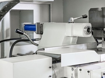 Токарный станок с ЧПУ по металлу с плоской станиной 400x1000, гидравлический патрон и задняя бабка