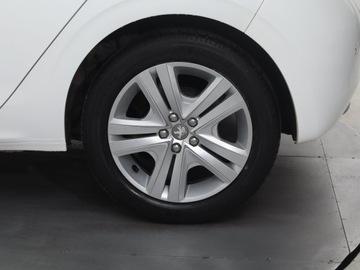 Peugeot 208 I Hatchback 5d Facelifting 1.2 PureTech 82KM 2016 Peugeot 208 1.2 PureTech, Navi, Klima, Tempomat, zdjęcie 14