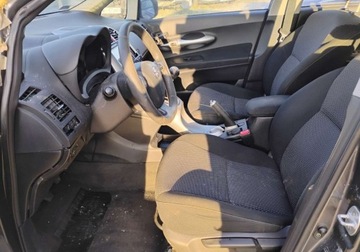 Toyota Auris I Hatchback 1.6 Valvematic 132KM 2010 Toyota Auris 2010r, 1.6Benzyna. Uszkodzony przod i lewy bok. 1.6 Benzyna, zdjęcie 7