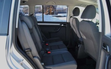 Volkswagen Touran II 1.6 TDI 105KM 2011 Volkswagen Touran GWARANCJA, 1. rej. 2012r, 1.6 TDI, Niski przebieg, Dobrz, zdjęcie 7