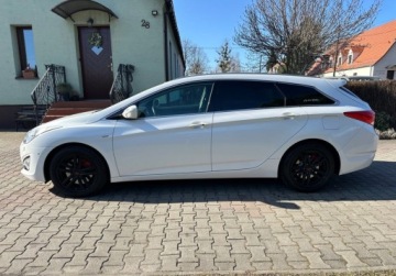 Hyundai i40 Kombi 2.0 GDI 177KM 2013 Hyundai i40 2,0 177KM Bi-xenon Park-Ass NAVI Climatronic Serwis Bezwypadko, zdjęcie 1