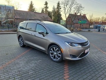 Chrysler Pacifica II 3.6 V6 291KM 2017 Chrysler Pacifica Limited 3.6 V6 291KM 2017r. Pano, zdjęcie 5