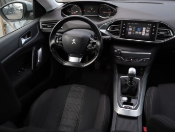 Peugeot 308 II SW 1.2 PureTech 130KM 2017 Peugeot 308 1.2 PureTech, Navi, Klima, zdjęcie 6