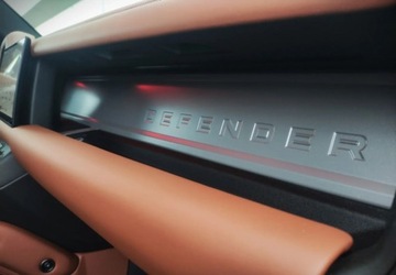 Land Rover Defender IV (L663) 90 5.0P V8 525KM 2025 Land Rover Defender Defender MY25.5 4.4P V8 635 PS AWD Auto 110 OCTA 4.4, zdjęcie 18