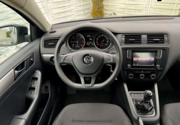 Volkswagen Jetta VI Sedan Facelifting 2.0 TDI 110KM 2016 Volkswagen Jetta Volkswagen Jetta 2.0 TDI DPF BMT Comfortline 2.0 Diesel, zdjęcie 5