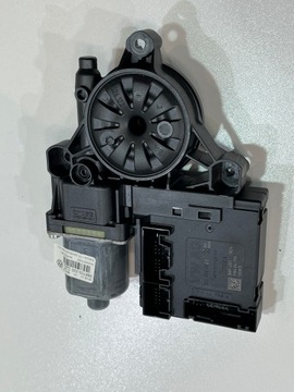 ЭЛЕКТРОМОТОР СТЕКЛА ПРАВЫЙ ПЕРЕДНИЙ PASSAT B7 3AA959702A