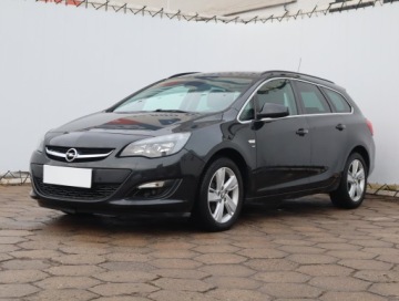Opel Astra J Sports Tourer Facelifting 1.6 CDTI ecoFLEX 110KM 2014 Opel Astra 1.6 CDTI, Klima, Klimatronic, zdjęcie 1