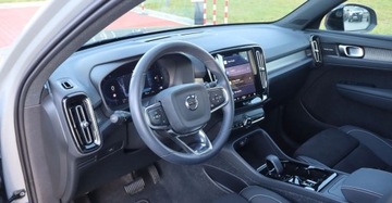 Volvo XC40 Crossover Facelifting 2.0 B4 197KM 2024 Volvo XC 40 B4 197KM PLUS DARK Salon PL I Wlasciciel Serwis ASO Gwarancj, zdjęcie 13