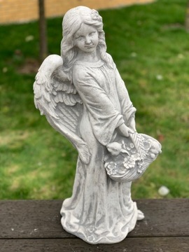 Ангел с корзиной, большая садовая фигура из бетона.