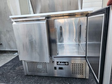 Холодильный стол для салата 2-дверный с откидной крышкой Hendi