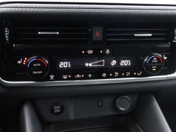 Nissan Qashqai III Crossover Facelifting 1.3 DIG-T MHEV 158KM 2025 Nissan Qashqai 1.3 DIG-T MHEV, 1. Właściciel, zdjęcie 17