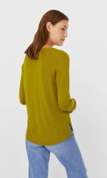 STRADIVARIUS CIENKI LUŹNY SWETER V-NECK (S)